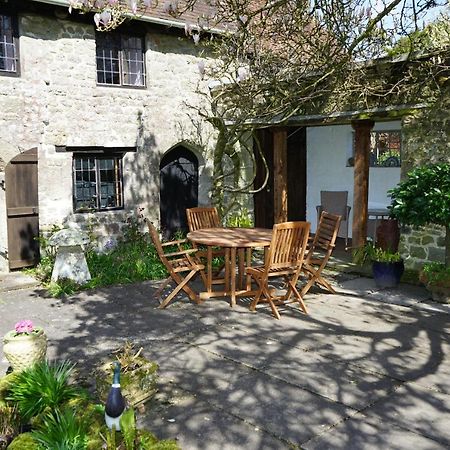 Character 2 Double Bedroom Cottage In Shaftesbury Exterior foto