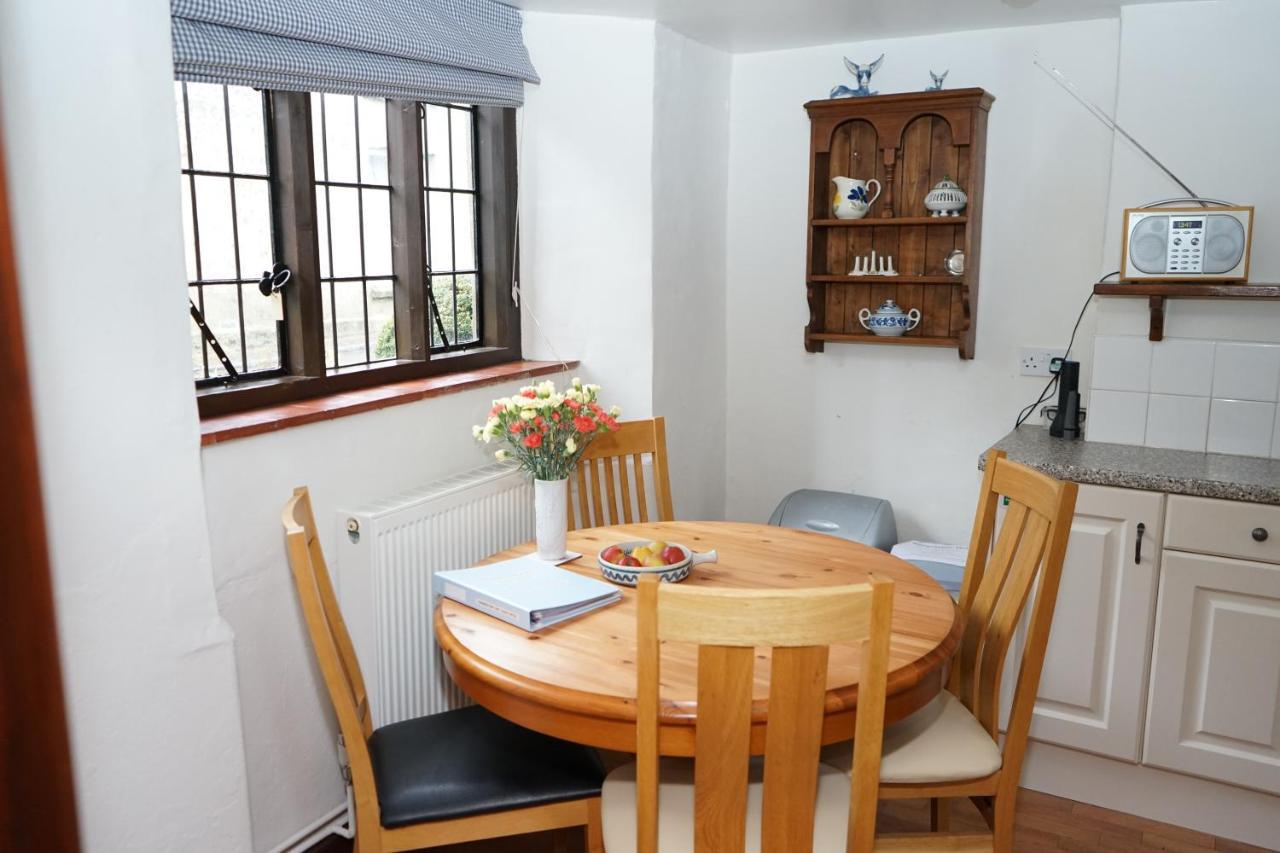 Character 2 Double Bedroom Cottage In Shaftesbury Exterior foto