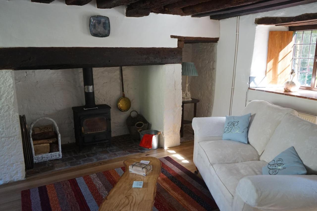 Character 2 Double Bedroom Cottage In Shaftesbury Exterior foto
