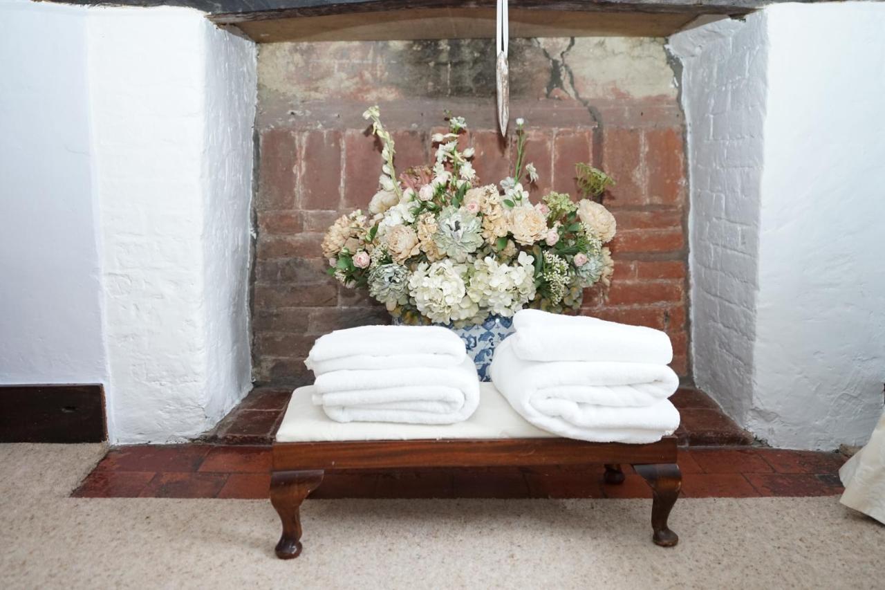 Character 2 Double Bedroom Cottage In Shaftesbury Exterior foto