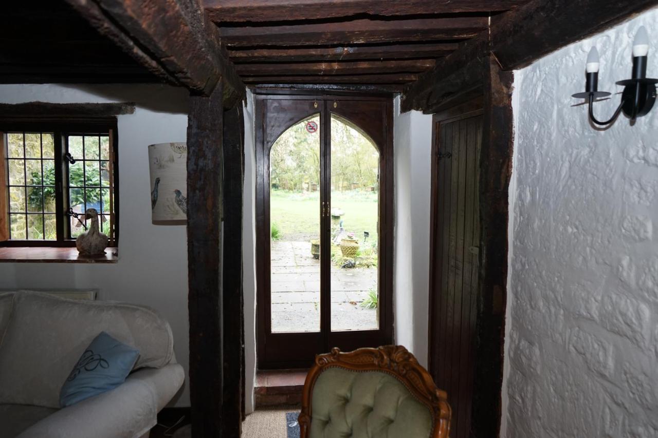 Character 2 Double Bedroom Cottage In Shaftesbury Exterior foto