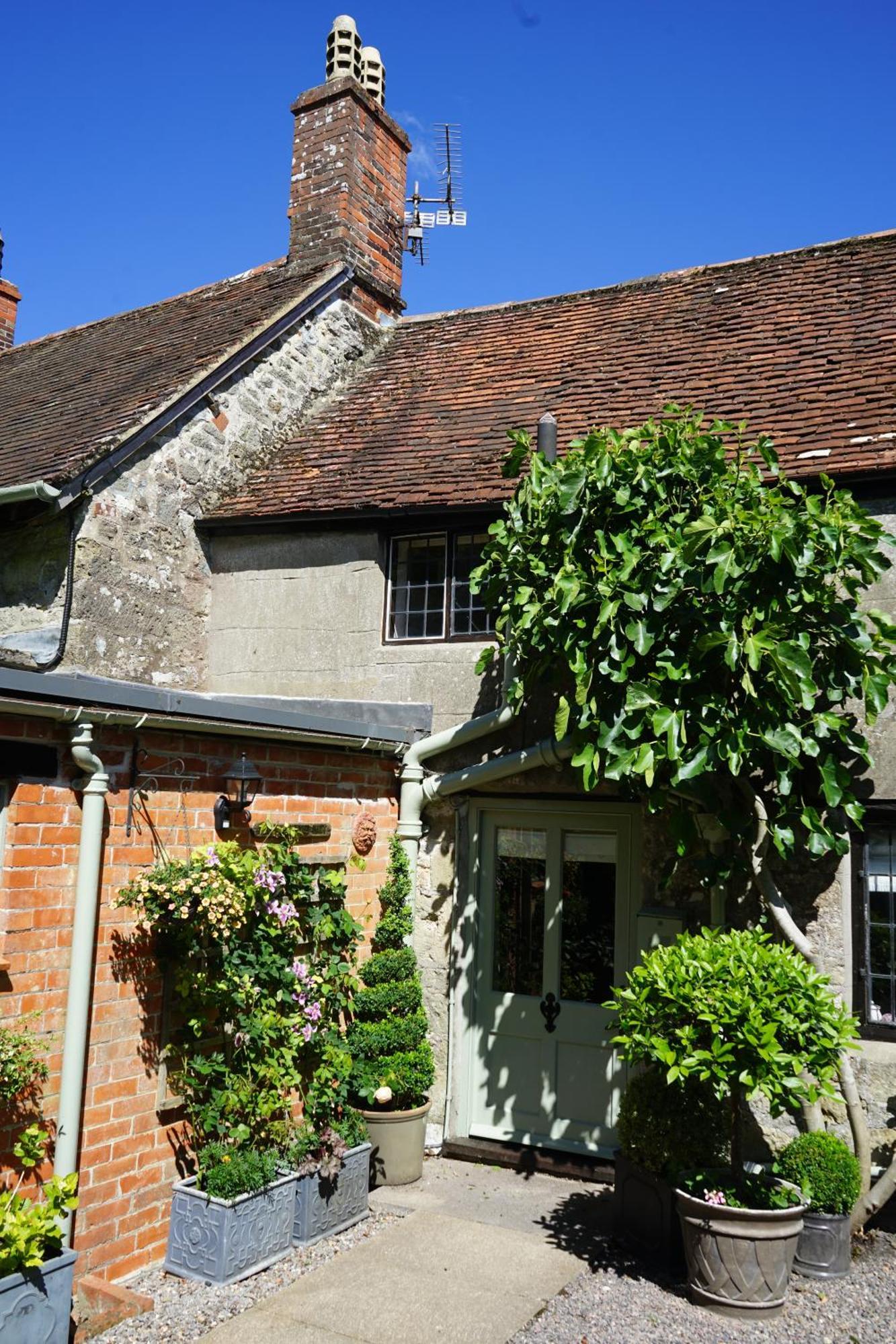 Character 2 Double Bedroom Cottage In Shaftesbury Exterior foto